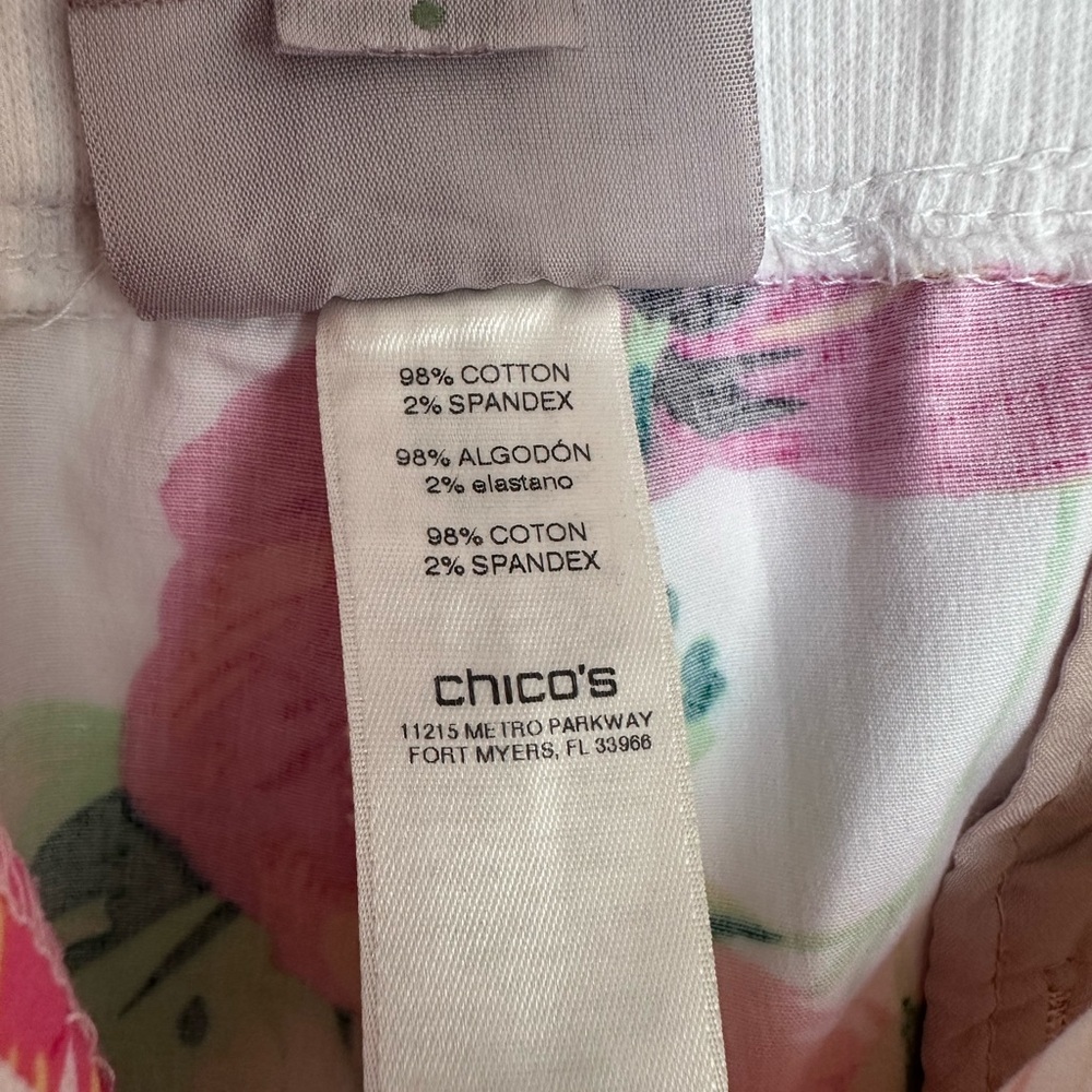 Chico’s size 3(XL/16) Tropical Crop Pants - Picture 5 of 7